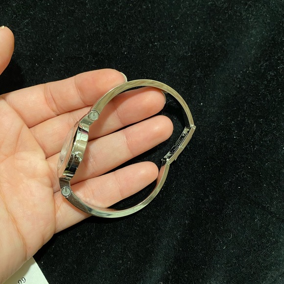 Gucci silver watch - Picture 2 of 3